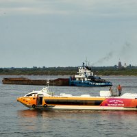 Судно "Валдай" на Волге :: Алексей Р.