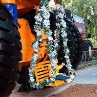 Качели на кузове. :: Татьяна Помогалова