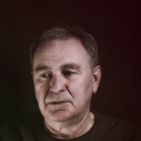 Тайна в тени: портрет мужчины в чёрном :: Джованни Луче