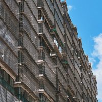 Зарешеченные окна - типичны пейзаж жилых кварталов в маленьких городах китайской провинции :: Дмитрий 