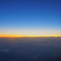 Рассвет над облаками :: Сергей Беляев
