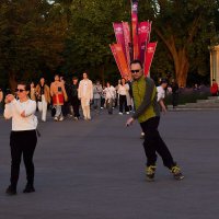 Он перед ней и так, и этак... :: Татьяна Помогалова