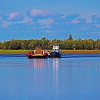 Август...Катер с аппарелью на Юганской Оби. :: Владимир 