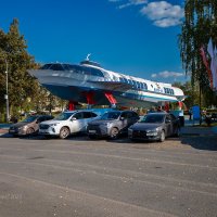 Метеор на подводных крыльях на площади Буревестника :: Александр Синдерёв