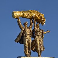 Тракторист и колхозница - Арка главного входа ВДНХ :: <<< Наташа >>>