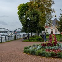 Рыбинск...рядом с причалом.... :: Геннадий Батурин