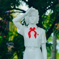 Скульптура пионерки. город Курск :: Руслан Васьков Скульптура пионерки. город Курск :: Руслан Васьков