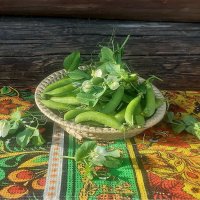 Натюрморт с зелёным горошком! :: Нина Андронова