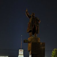 Ильич, указывает путь :: Андрей 