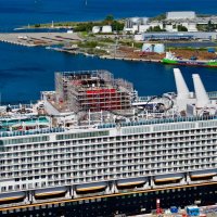 ЖИЛОЙ ДОМ В МОРЕ УПЛЫВЁТ.. :: Mila .