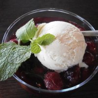 Мороженое с вишней и мятой.... :: Алёна Савина