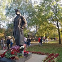 Памятник С.Есенину в Константиново :: Galina Solovova