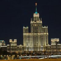 Высотка на Котельнической набережной :: <<< Наташа >>>