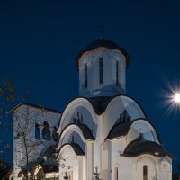 Церковь Серафима Саровского вечером :: Александр Синдерёв