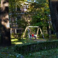 Девушка на качелях. :: Виктор Орехов Девушка на качелях. :: Виктор Орехов