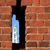 через ограду Гефсиманского скита на Лаврскую колокольню :: Ольга 