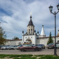 Старица. У врат монастыря. :: Михаил "Skipper" Старица. У врат монастыря. :: Михаил "Skipper"