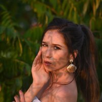 Гламурная модница-красавица в рисунках лиственных теней :: Viktoria Anufrieva