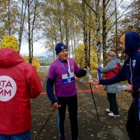 На финише старейший участник соревнований :: Мария Васильева На финише старейший участник соревнований :: Мария Васильева