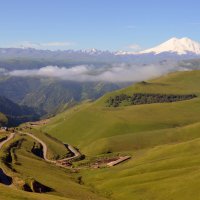 Двуглавый красавец Эльбрус – визитная карточка Северного Кавказа :: Сергей М 