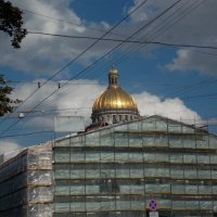 Золотой купол  Исаакия на  фоне  ремонта Манежа :: Фотогруппа Весна