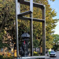 Памятник кошке в окне. :: Ольга 