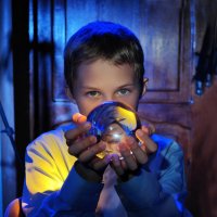 Мальчик с хрустальным шаром :: Юра Викулин Мальчик с хрустальным шаром :: Юра Викулин