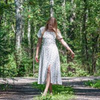 Девушка на дороге. :: Alexandr Gunin