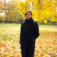 Лена в михайловском парке :: Владимир Тарасов