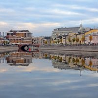 Утро  23 октября на Кадашевской наб :: Михаил Бибичков