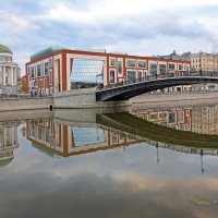 Утро  23 октября на Кадашевской наб :: Михаил Бибичков