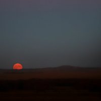 Восход красной луны :: Галина Ильясова Восход красной луны :: Галина Ильясова