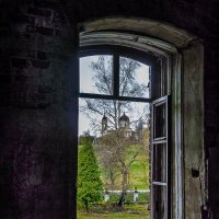 Вид из окна на Никольскую церковь :: Наталья Rosenwasser