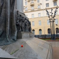 Фрагмент памятника Грибоедову на Чистых прудах. :: Лютый Дровосек