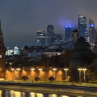 Небоскребы Москвы-Сити и башни Московского Кремля :: <<< Наташа >>>
