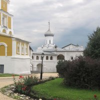 Колокольня с храмом Алексия, митрополита Московского и Церковь Введения во храм Пресвятой Богородицы :: Александр Ильчевский 