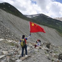 Ликование китайцев по поводу подъема к вечному леднику :: Марина Виноградова