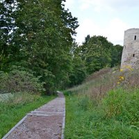 Изборская крепость - главный форпост Средневековой Руси здесь :: Виктор Осипчук