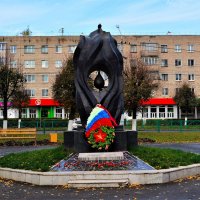 Новочебоксарск. Памятник ликвидаторам техногенных катастроф. :: Пётр Чернега Новочебоксарск. Памятник ликвидаторам техногенных катастроф. :: Пётр Чернега