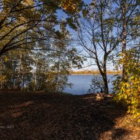 Осень на реке :: Александр Синдерёв