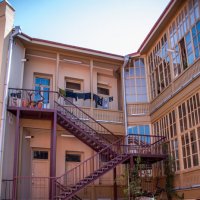 Тбилиский дворик :: Юлиан Лебедев