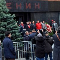 КПРФ у Мавзолея. :: Татьяна Помогалова КПРФ у Мавзолея. :: Татьяна Помогалова