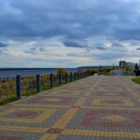 Новочебоксарск. Волжская верхняя набережная осенью. :: Пётр Чернега Новочебоксарск. Волжская верхняя набережная осенью. :: Пётр Чернега