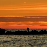 Не только один фотограф снимает закат :: Георгий А Не только один фотограф снимает закат :: Георгий А