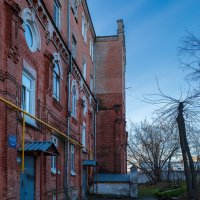 Во дворе :: Александр Синдерёв