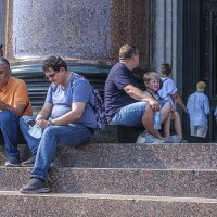 На крыльце. :: Александр 