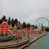 Дождь идёт, пусты аттракционы... :: Лия ☼