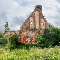 Руины кирхи 14 века :: Сергей Карачин Руины кирхи 14 века :: Сергей Карачин