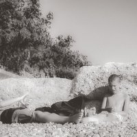 Море, солнце, пляж и карты (чб) :: Сергей Царёв Море, солнце, пляж и карты (чб) :: Сергей Царёв