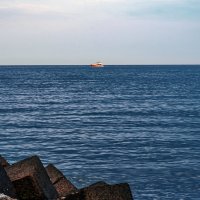 Поверхность спокойного синего моря. :: Светлана Ищенко